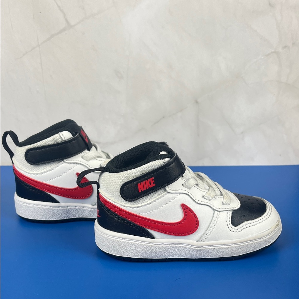 Nike Kids size 5.5 Sneakers‎ - Black, White, and Red
